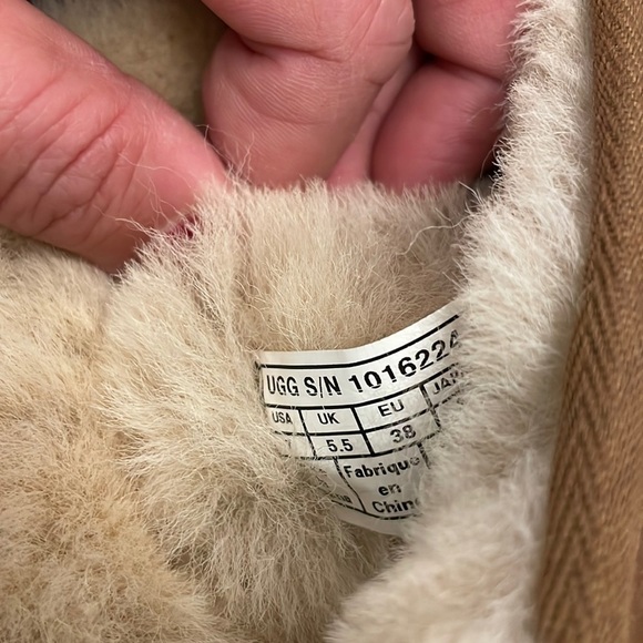 Ugh boots size 7 - Picture 5 of 5